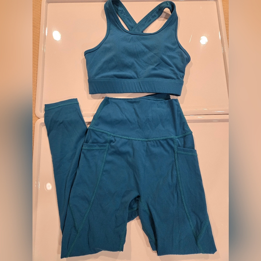 Vital Teal Women's Leggings and Sports Bra Set